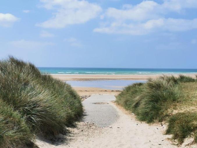 Camping Les Ronds Duval Face Aux Iles Anglo-Normandes Les Moitiers-d'Allonne Exteriör bild