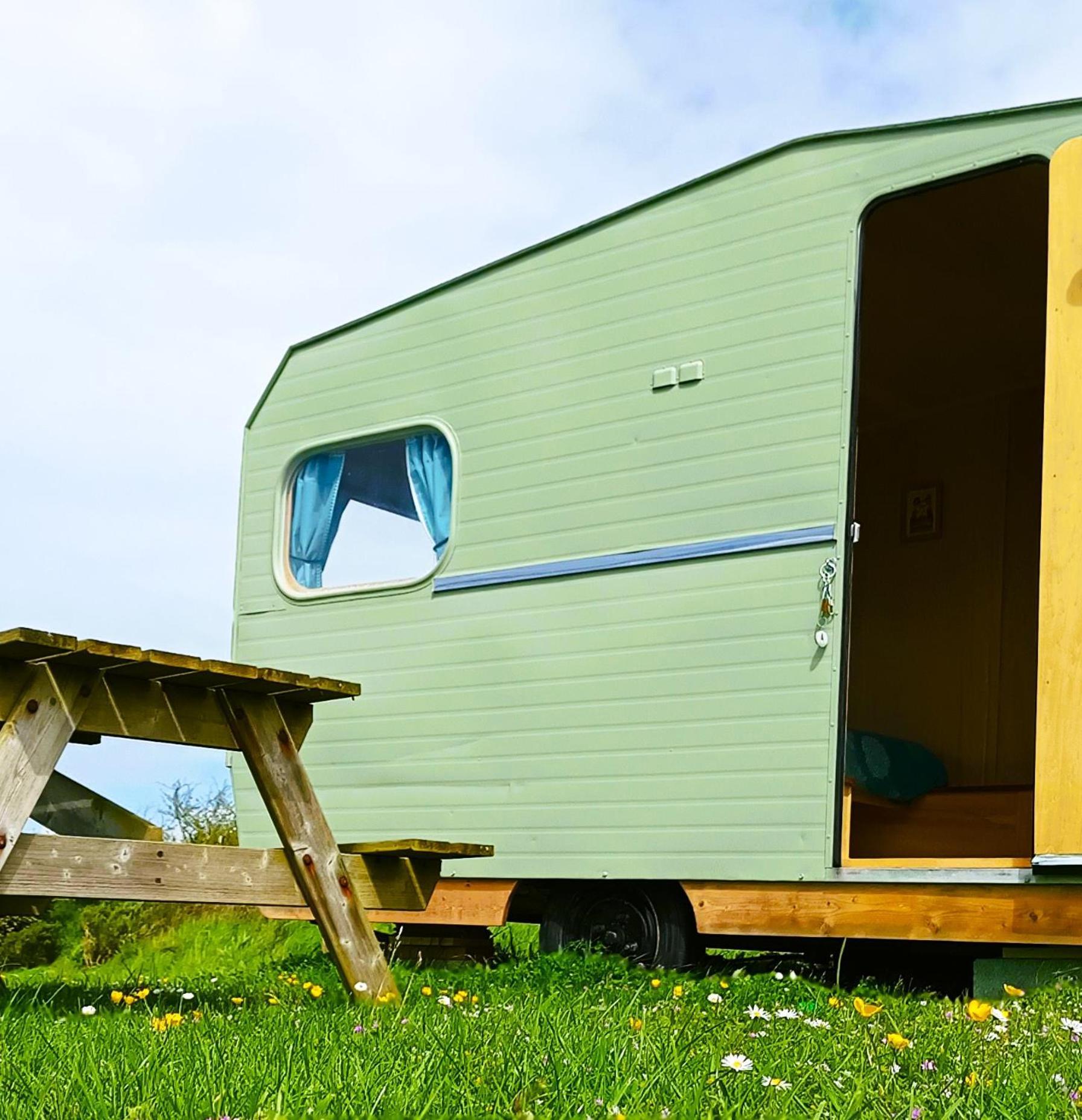 Camping Les Ronds Duval Face Aux Iles Anglo-Normandes Les Moitiers-d'Allonne Exteriör bild